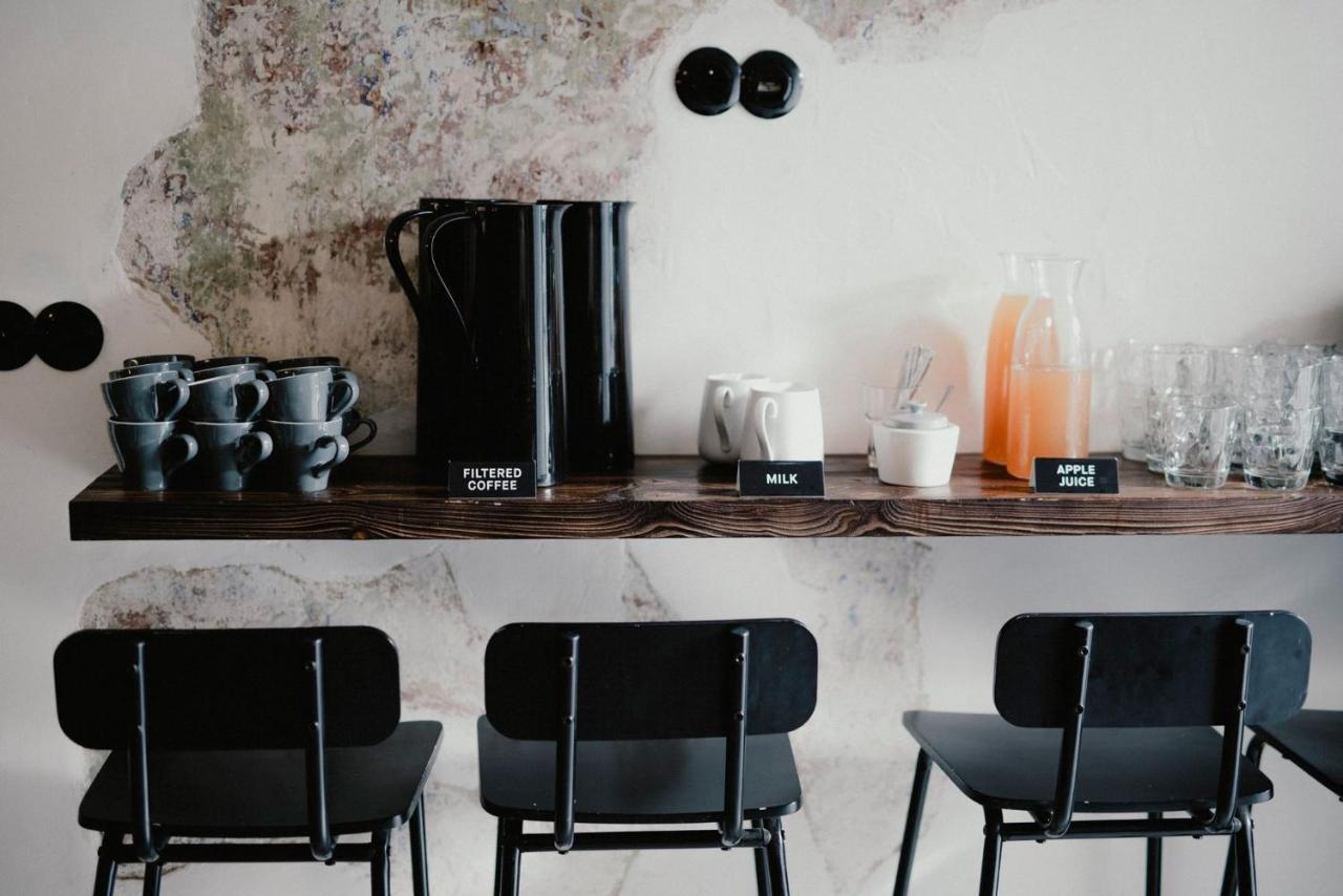 Long Story Short Hostel & Cafe ออลอโมตซ์ ภายนอก รูปภาพ